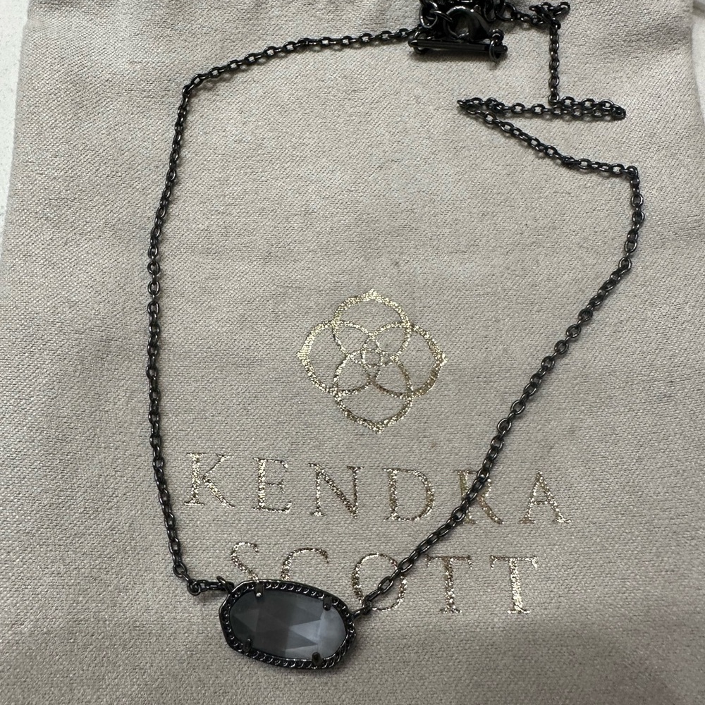 Kendra Scott necklace
